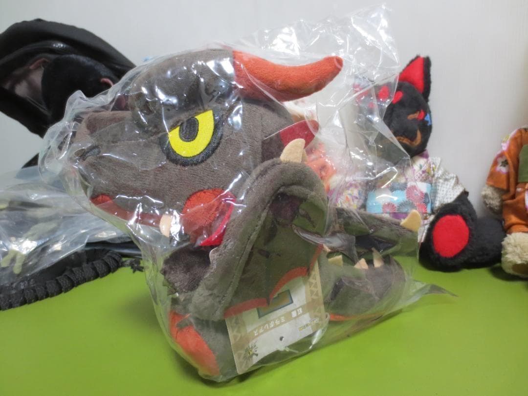 新品　モンスターハンター　モンスターぬいぐるみ　ミラボレアス（紅龍）