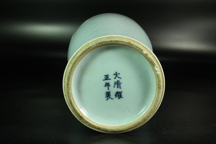 中国美術 青釉 刻模様 瓶 高35cm(K-YC602)