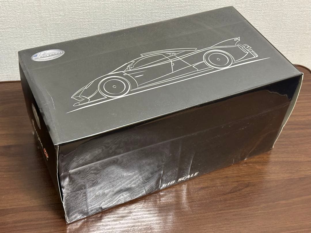 パガーニ Huayra R 1/18 LCD