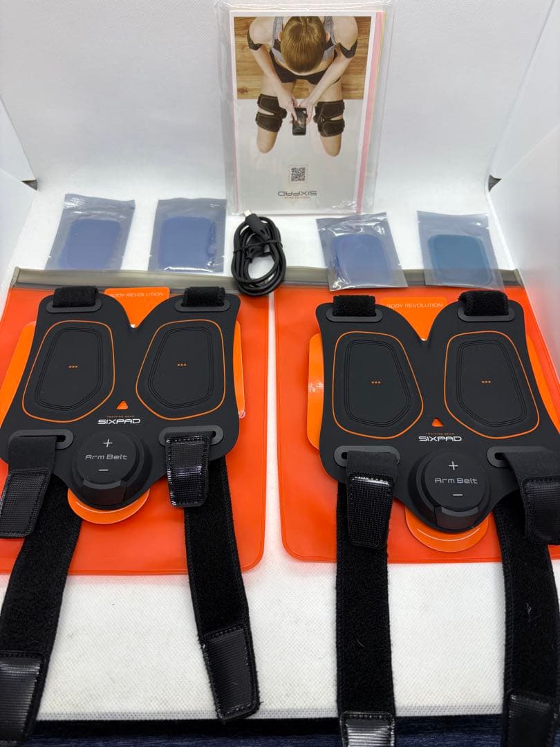 【ホワイトデー限定セール】【美品】SIXPAD アームベルト　Arm Belt