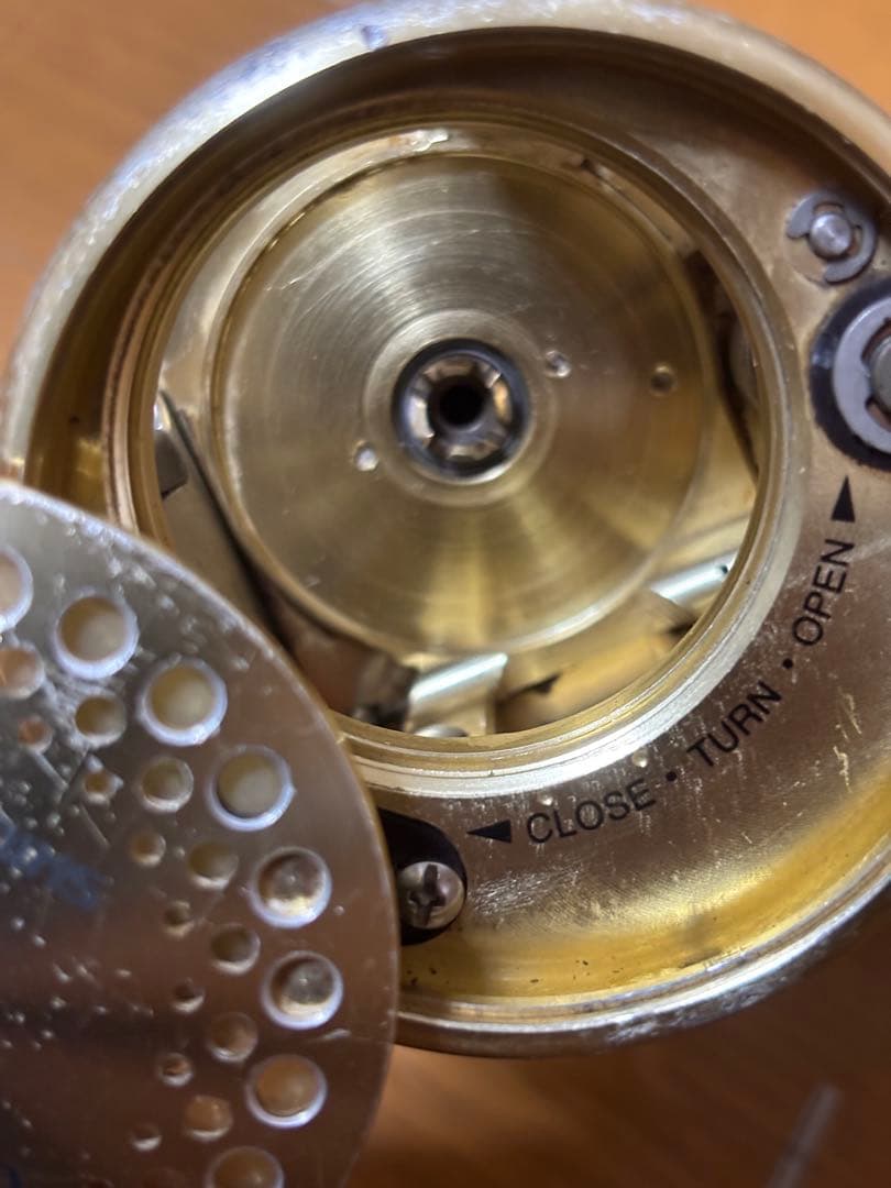 SHIMANO シマノ カルカッタコンクエスト201 左ハンドル