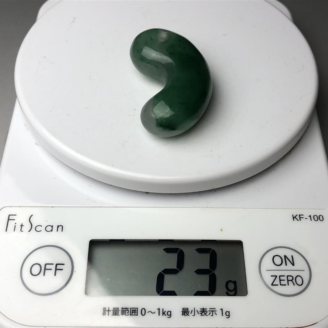 勾玉 硬玉　翡翠　ヒスイ 天然 一点物 お守り