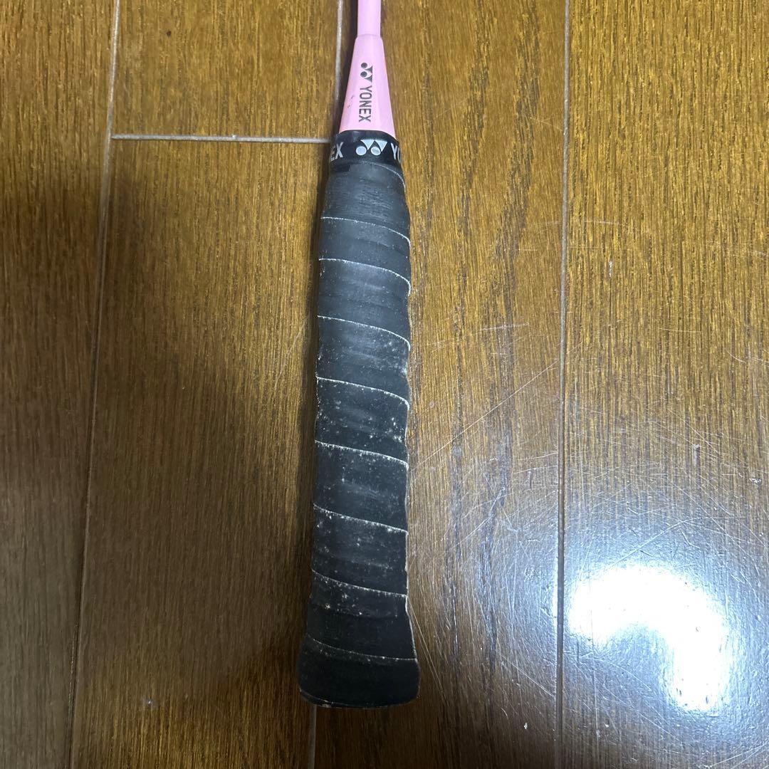 グリップ交換テーブおまけ付き　ヨネックス　バドミントンラケット　ピンク