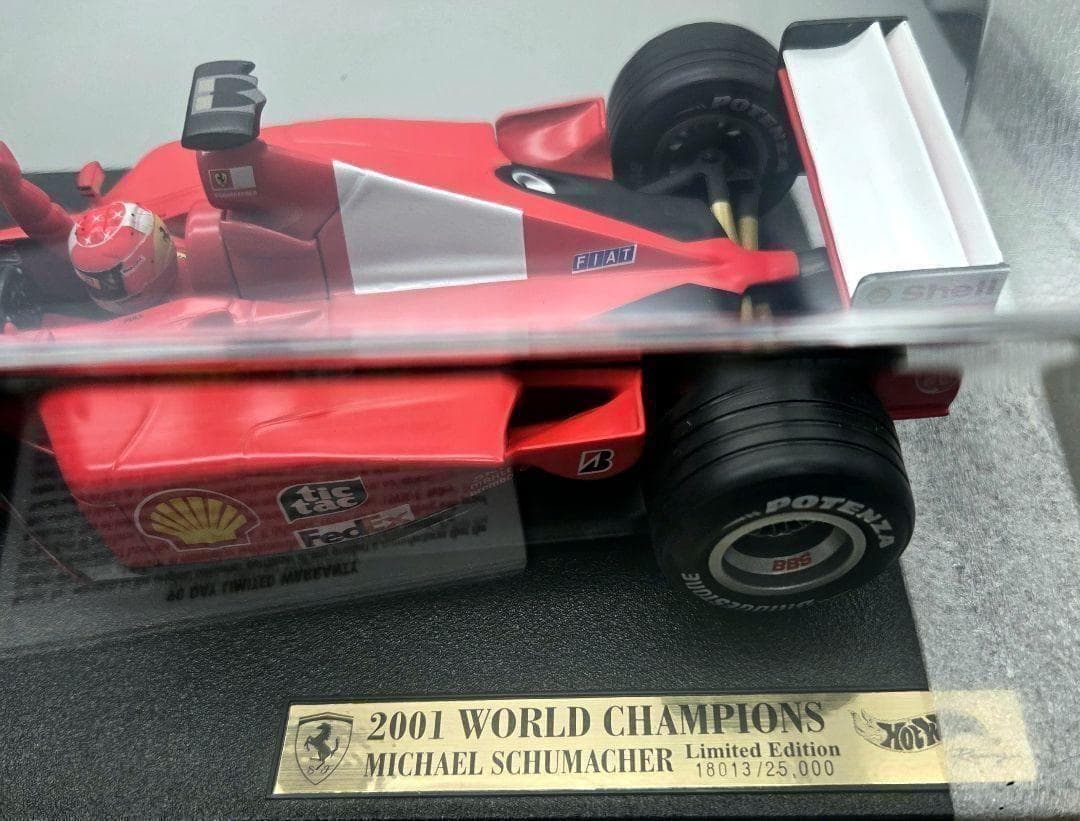 1/18フェラーリ F2001 M.シューマッハ ワールドチャンピオンカー