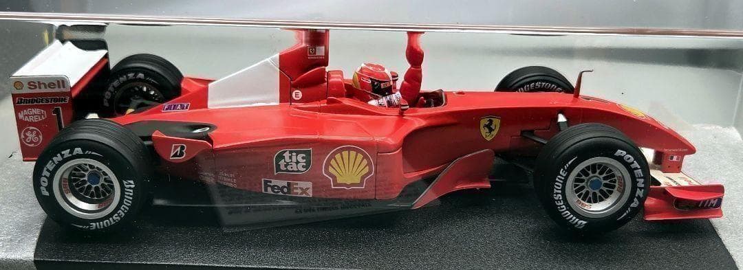 1/18フェラーリ F2001 M.シューマッハ ワールドチャンピオンカー