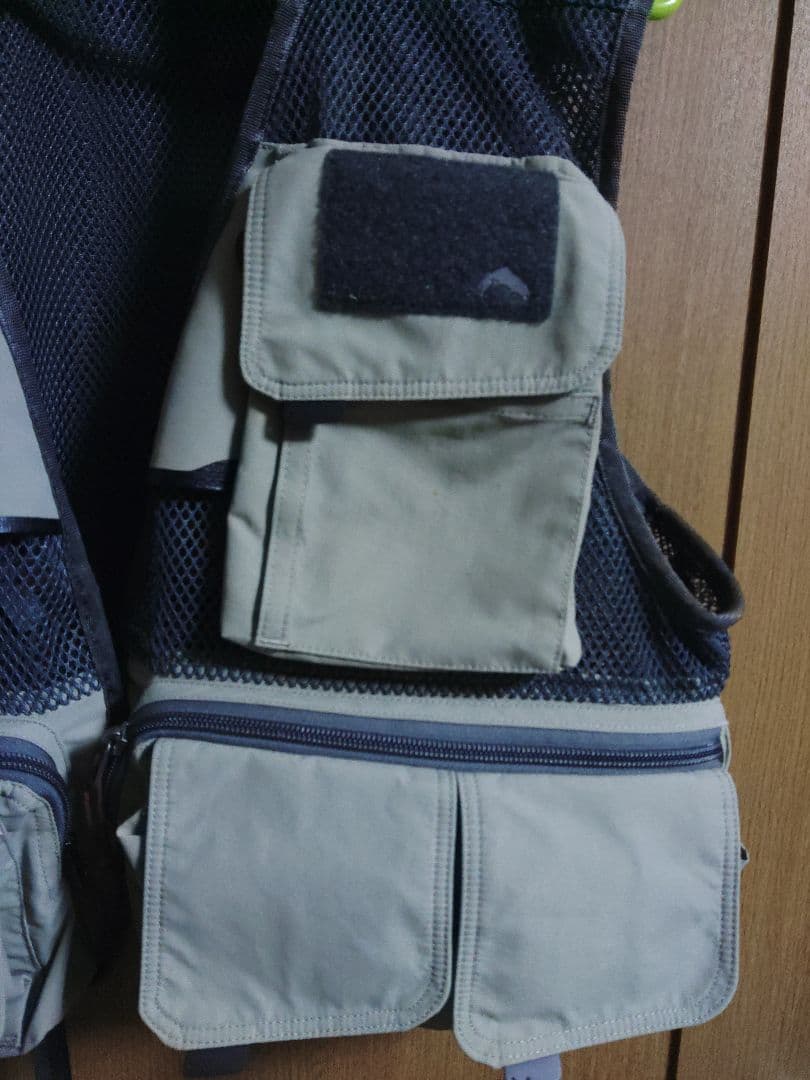 SIMMS フィッシングベスト カーキ　美品