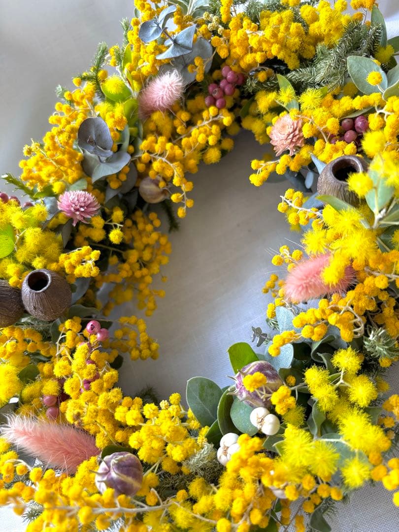 春を呼ぶミモザリース　桜色オーバルリース