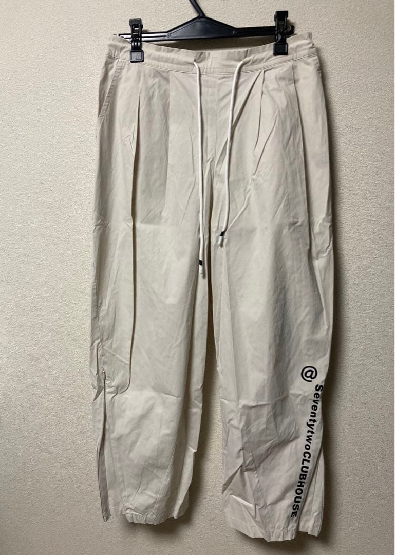 定価¥14,300ANTIQUA GOLF × STCH＊ロゴ入りゴルフパンツ白