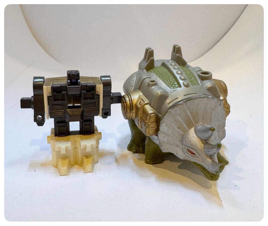 トランスフォーマー 恐竜戦隊 カクリュウ(ダイノキング)
