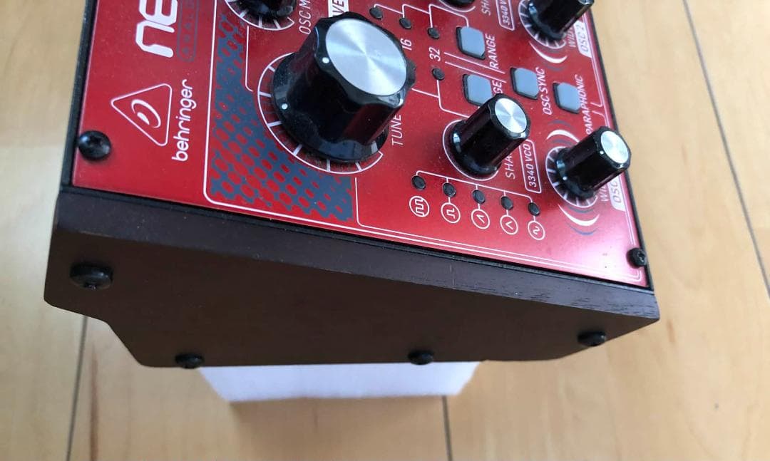 Behringer Neutron アナログ セミモジュラーシンセサイザー