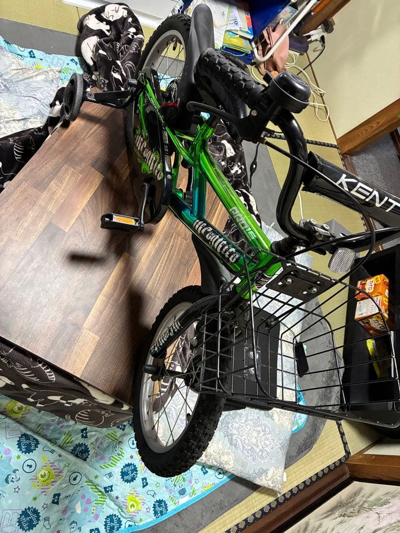 子供用自転車 緑色 補助輪付き