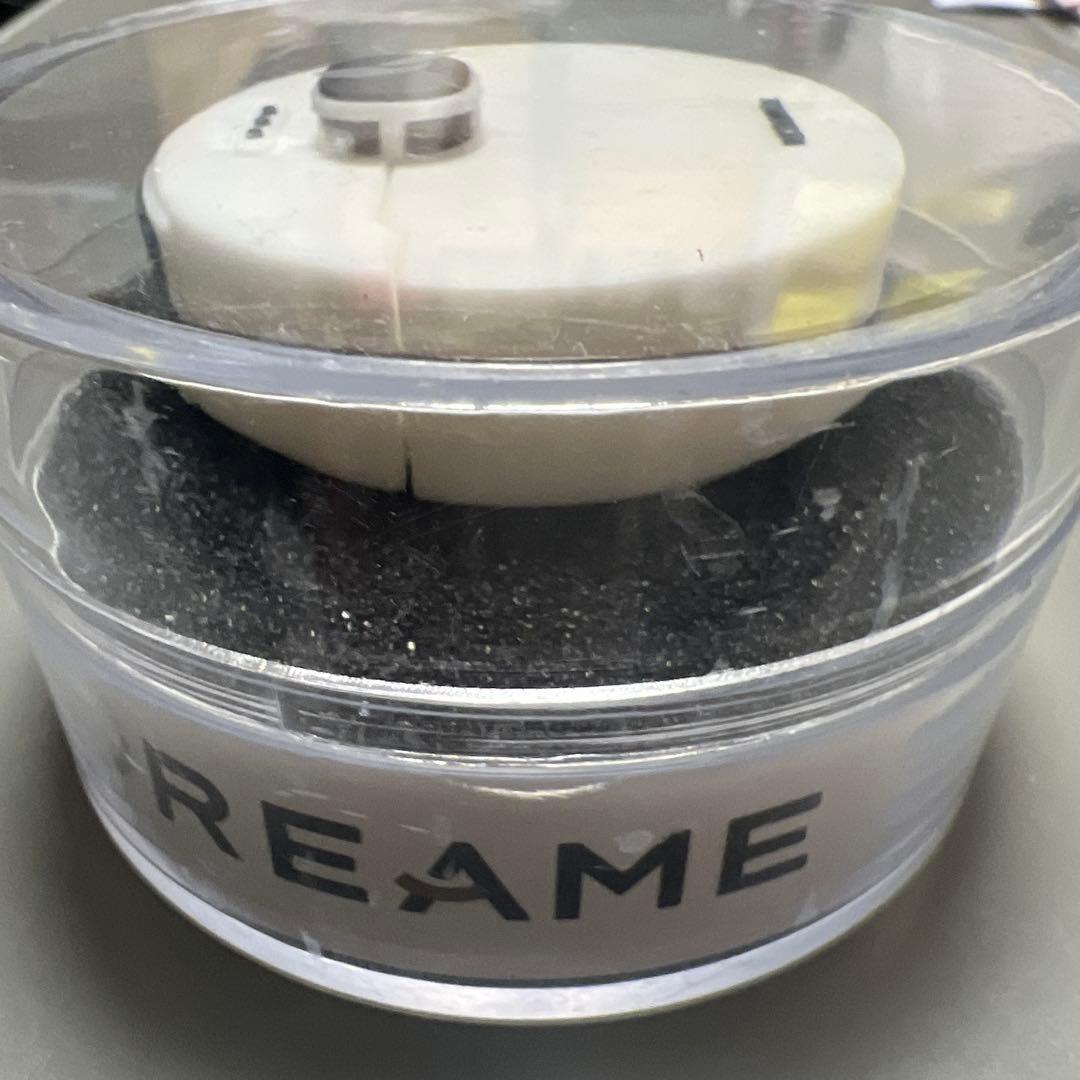 DREAME ホワイト 円形キーホルダー 1個
