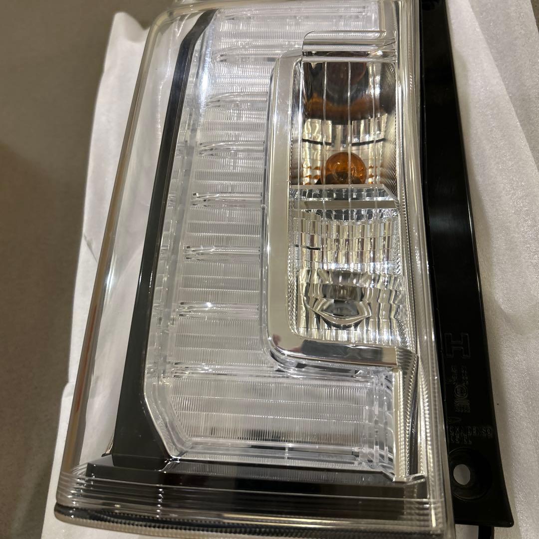 タント LA610S 左テールランプ