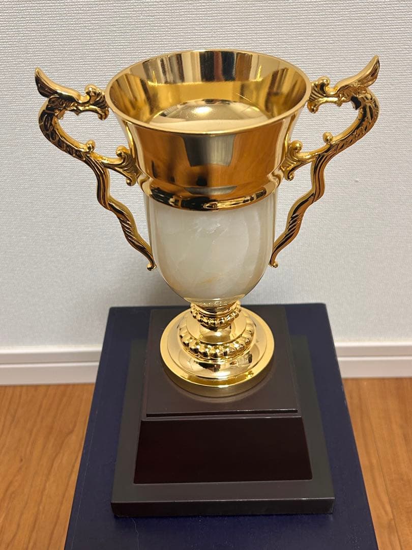 優勝カップ