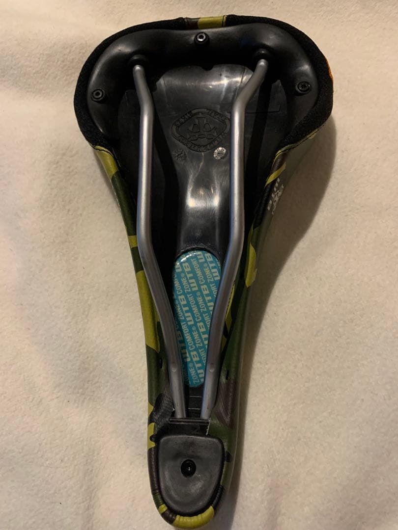 WTB サドル　blue lug カモフラ柄 ほぼ未使用