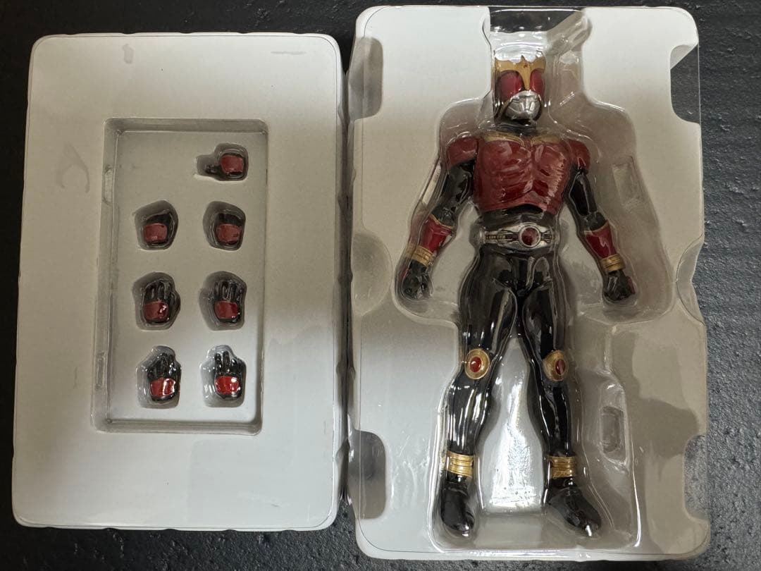 真骨彫 仮面ライダークウガ マイティフォーム
