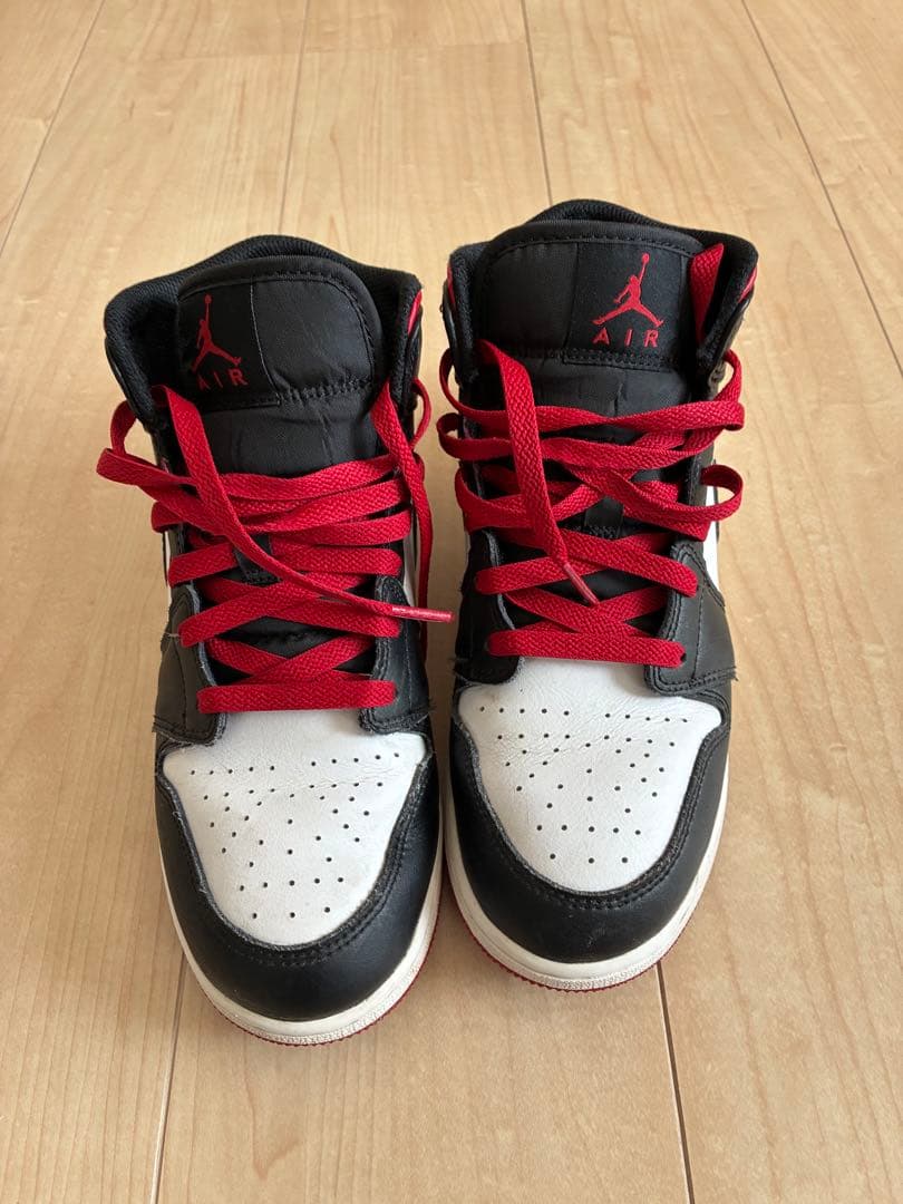 NIKE J AIR JORDAN 1 MID ホワイト/ブラック/ジムレッド