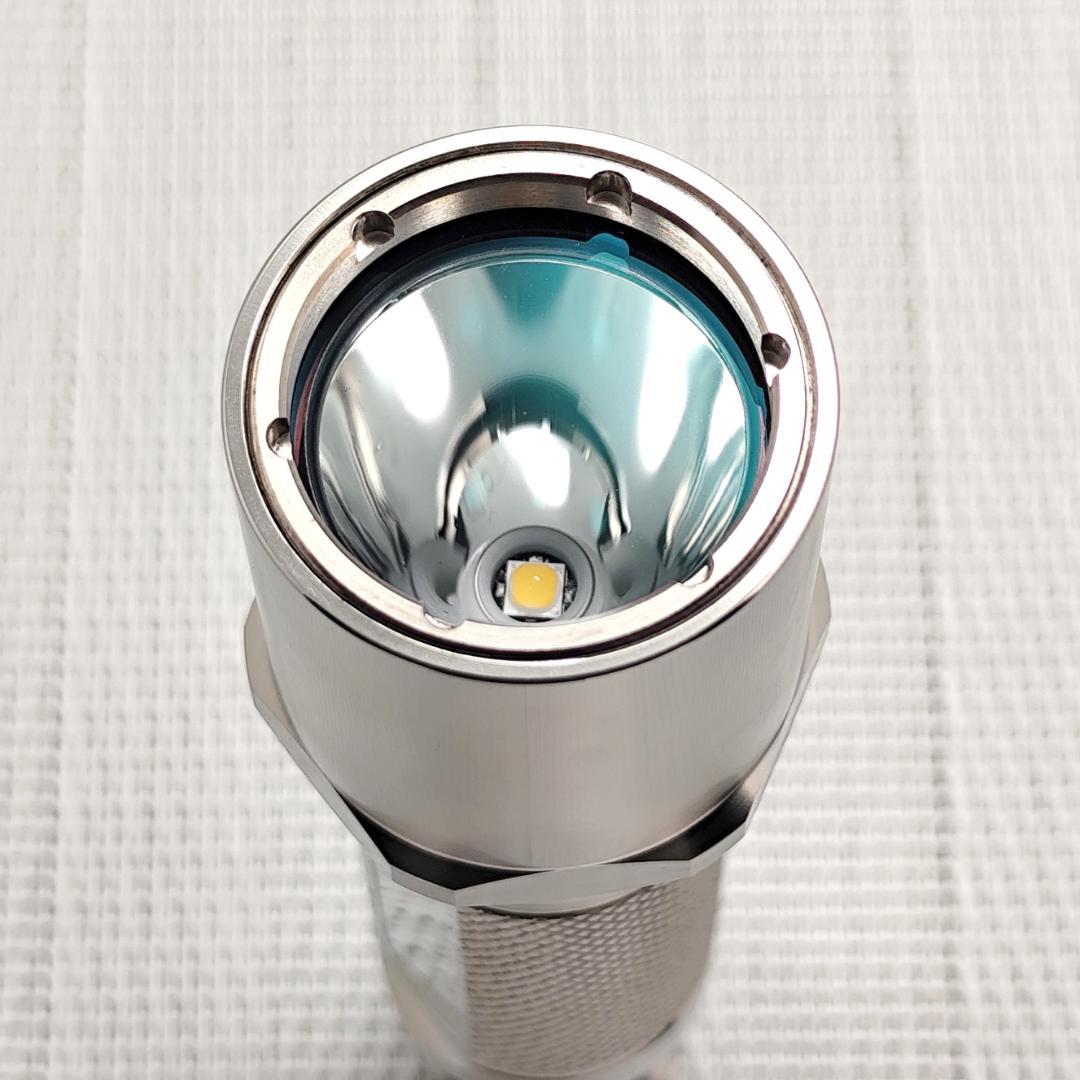 SUREFIRE 6P スタイル チタンライト／ランヤードリング付き