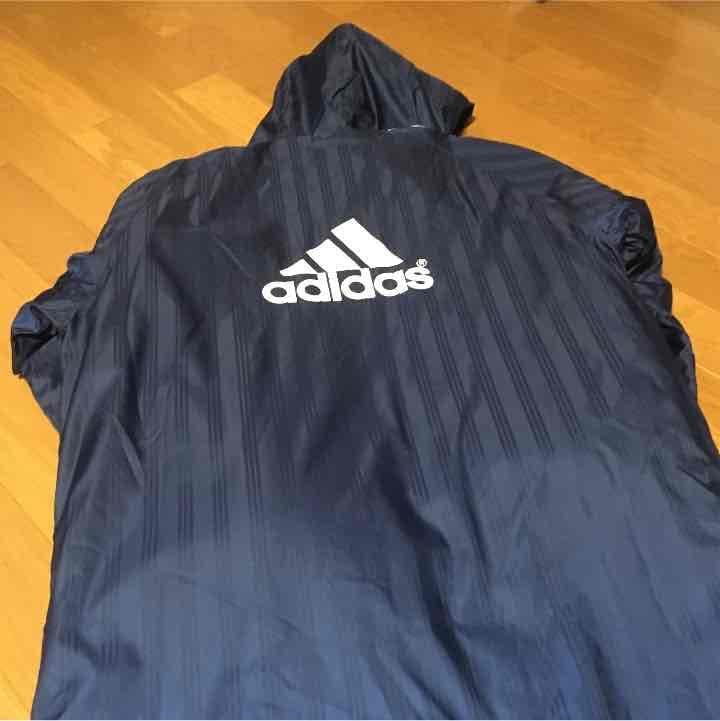 adidasベンチコート