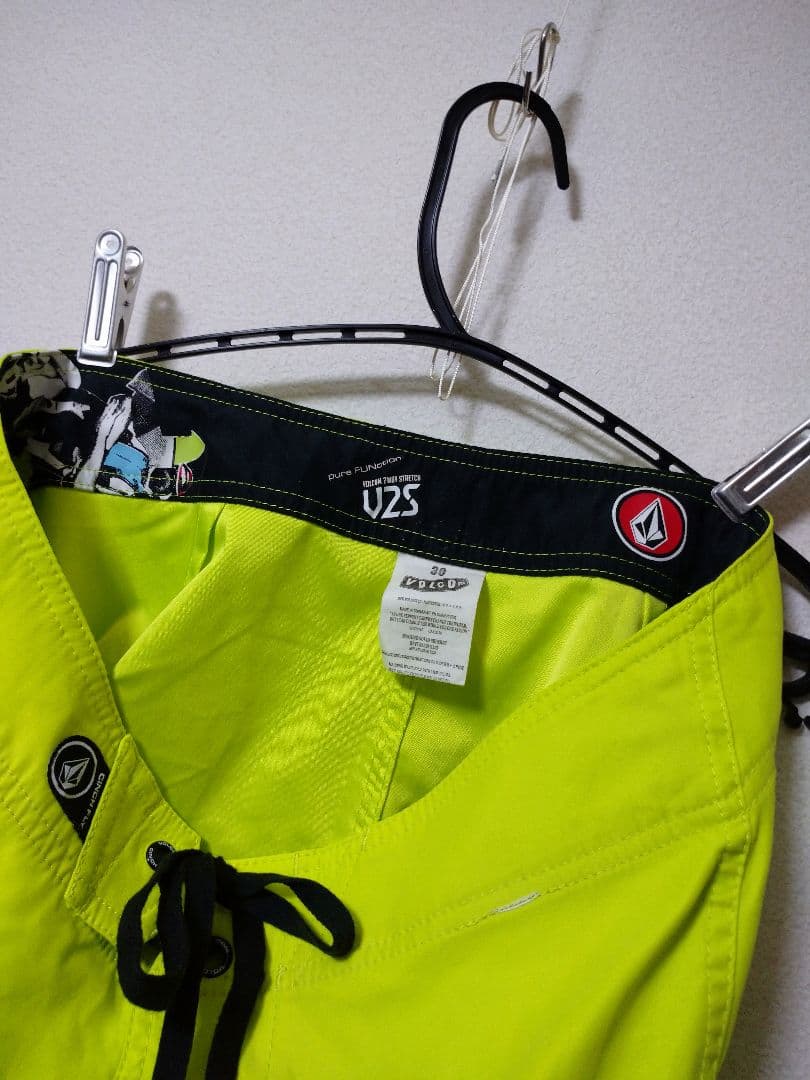 値下げ ☆ VOLCOM 水着 サーフパンツ 30 蛍光イエロー