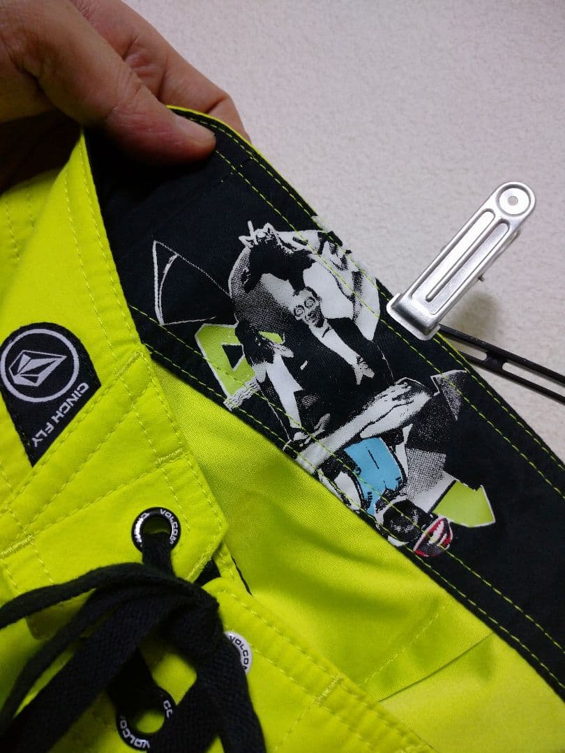 値下げ ☆ VOLCOM 水着 サーフパンツ 30 蛍光イエロー
