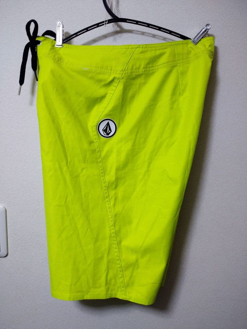値下げ ☆ VOLCOM 水着 サーフパンツ 30 蛍光イエロー