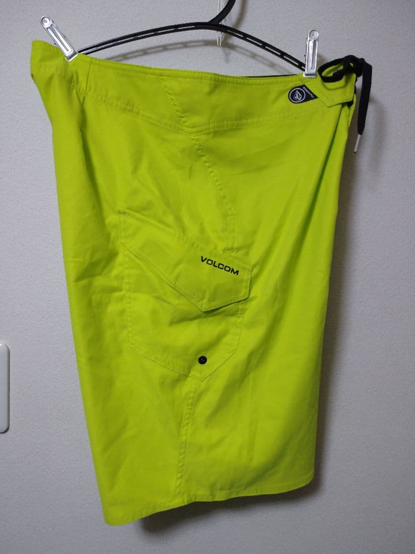 値下げ ☆ VOLCOM 水着 サーフパンツ 30 蛍光イエロー