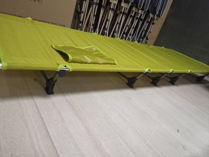 値下げ！　簡易ベッド　アウトドアベッド　軽量　コンパクト　黄緑