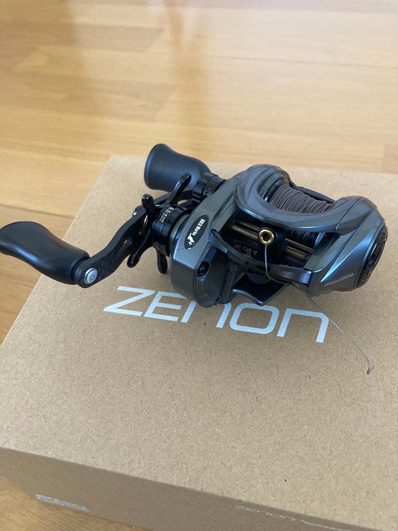 ZENON アブガルシア　ゼノンビースト9 フルベアリングカスタム　右