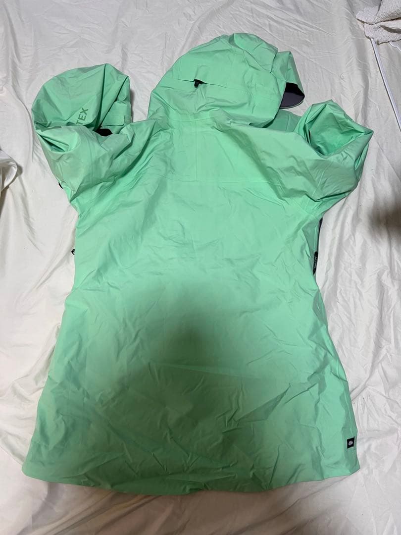 スノーボードウェアセット（パンツ686，ジャケットBurton)全部女性用です。