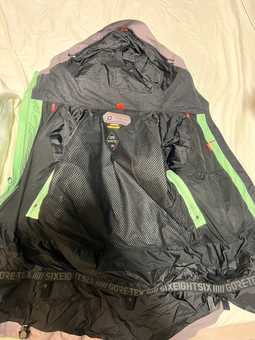 スノーボードウェアセット（パンツ686，ジャケットBurton)全部女性用です。