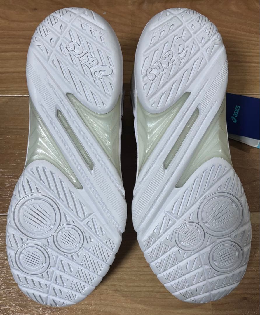 新品、未使用！　アシックス Gel Triforce 3 1061A006