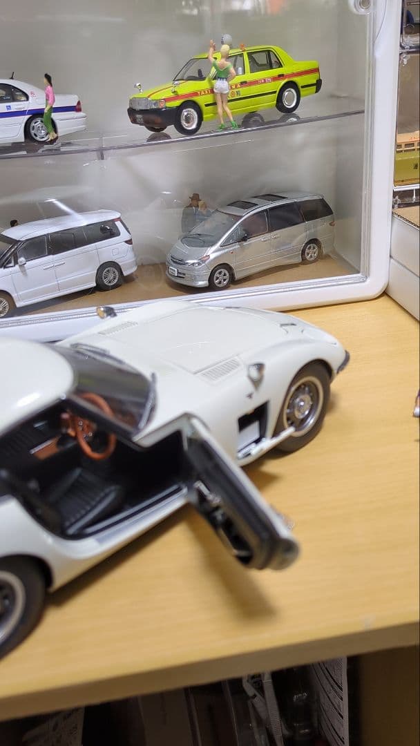 アートオート1/18トヨタ 2000GT ミニカー ホワイト
