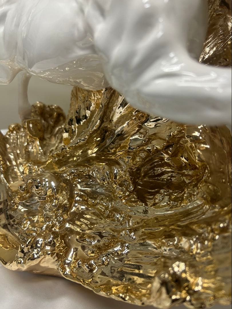 白い馬の置物　金色装飾　ID-665