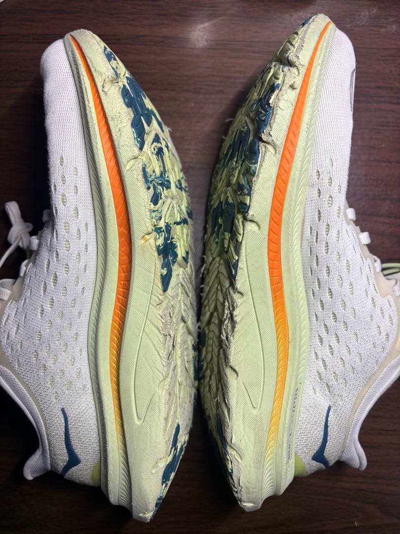 HOKA ランニングシューズ 25.5cm