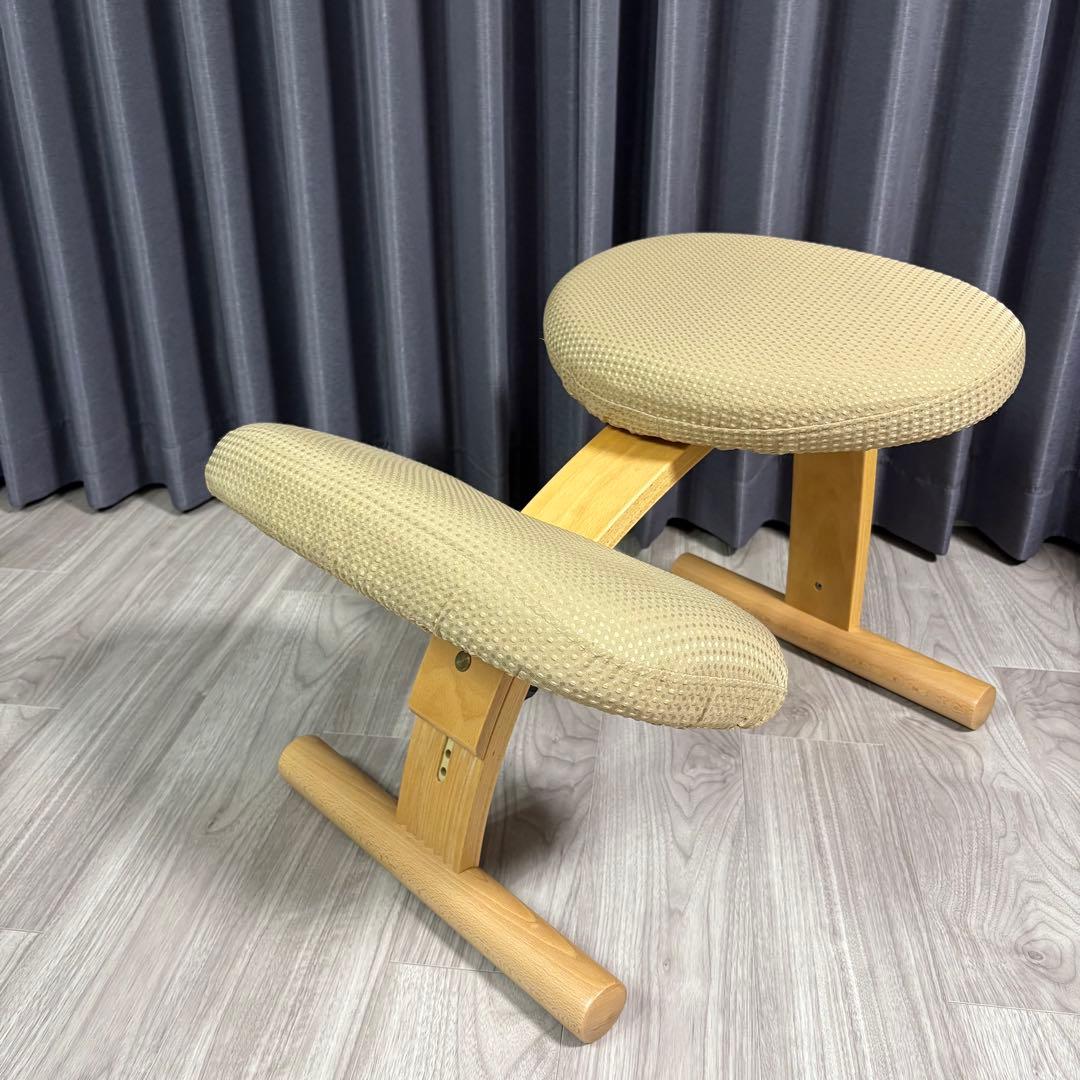 Balans Easy バランスチェア　サカモトハウス　ベージュ色　カバー付き