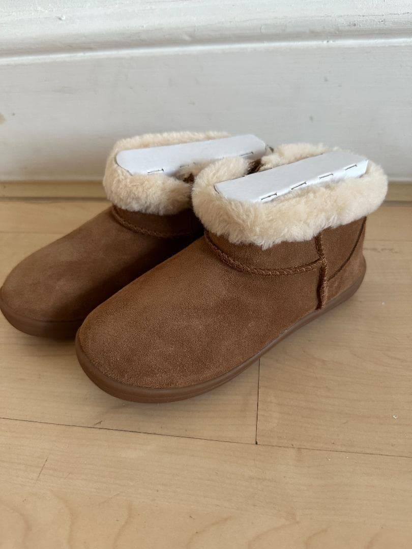 【ツーアン】ローラ アシュレイ 花柄クッション2個＆UGG キッズブーツ
