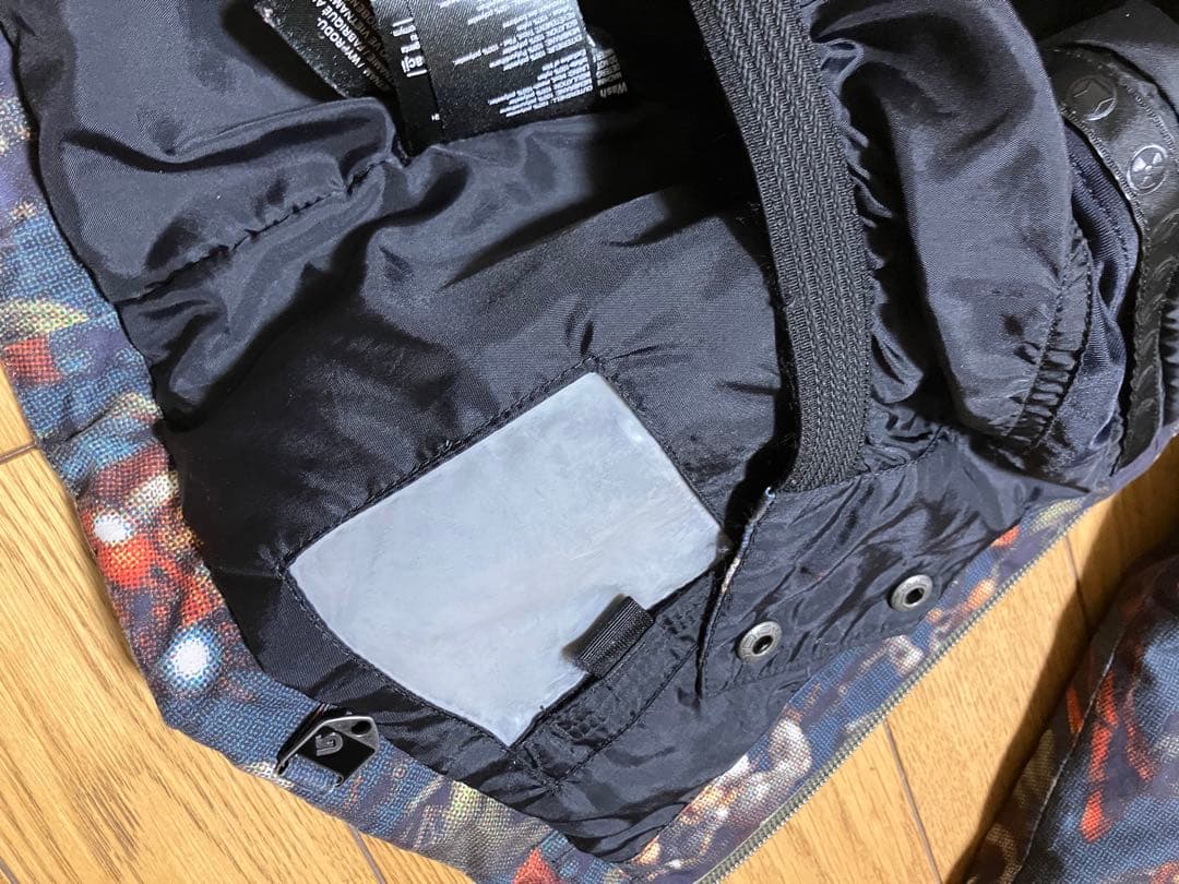 BURTON × MARVELコラボ スノーボードウェア　サイズM