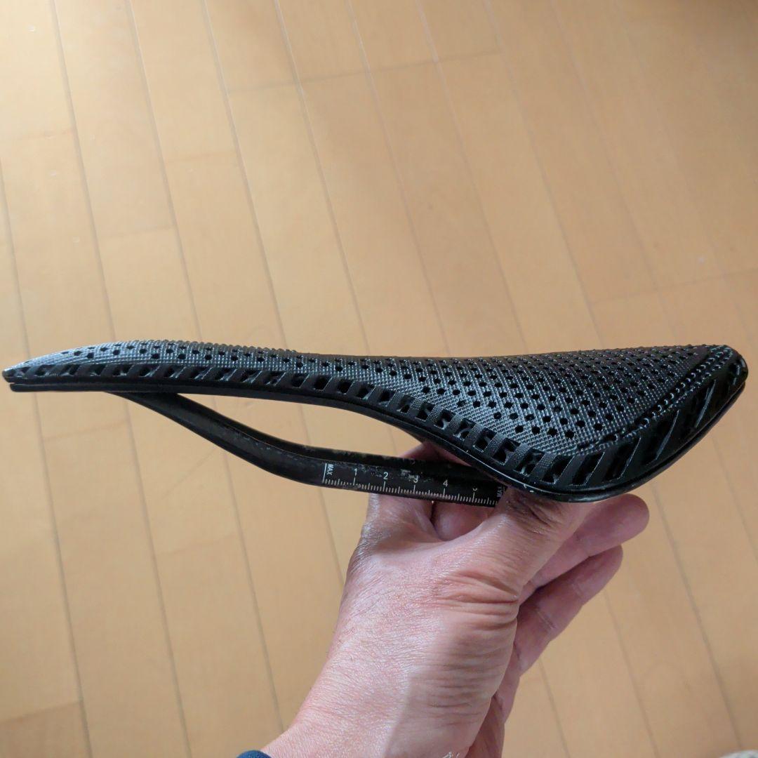 ELVES MAGICAL OSSE PRO サドル 145mm ブラック