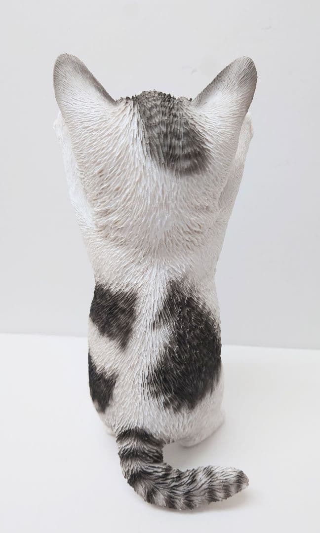 猫柄　猫雑貨　子ねこ　ばんざいガラス目　サバシロ　オブジェ エクステリア 置物