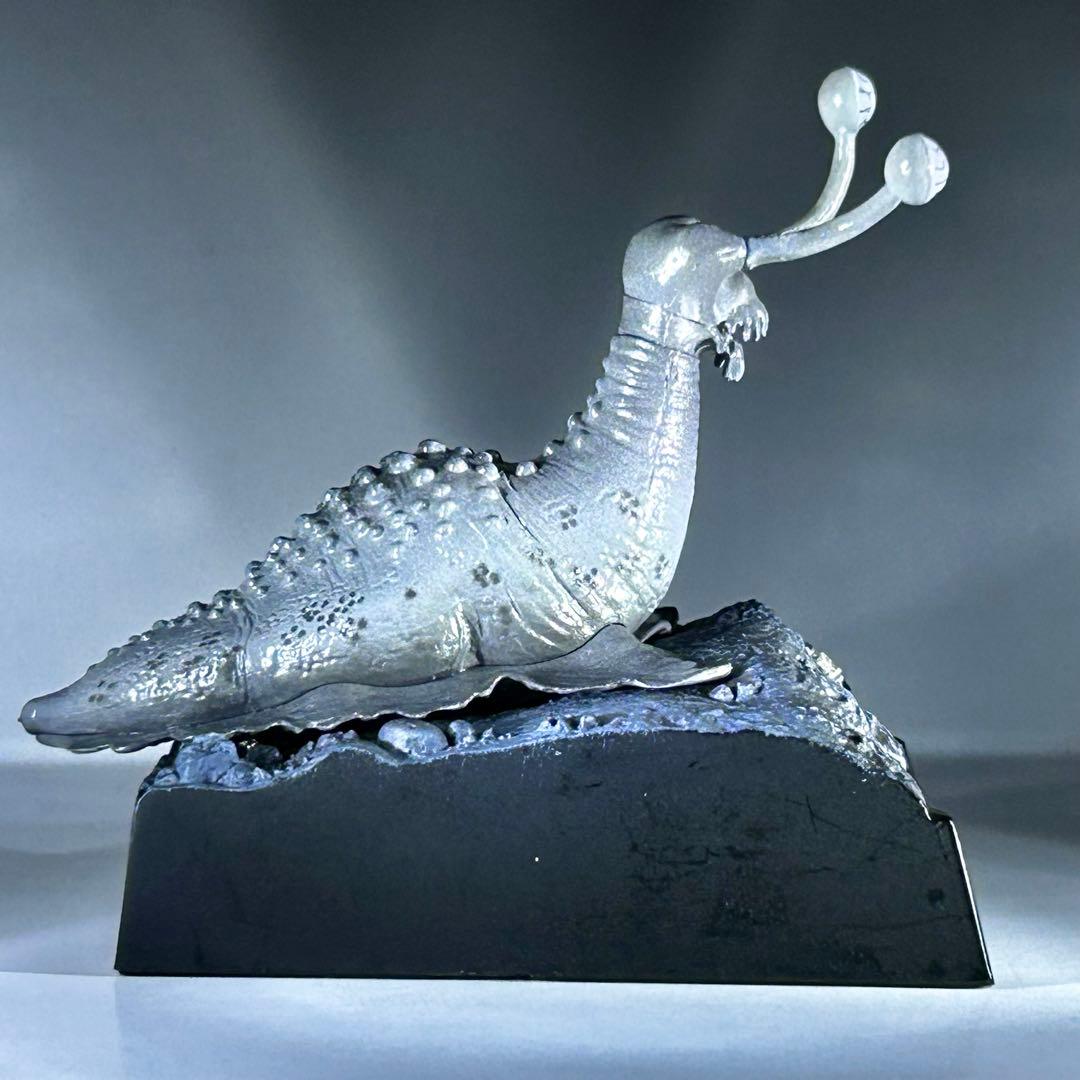 ウルトラ怪獣名鑑戯画報　本(中古)＋フィギュア(未開封) 箱付き