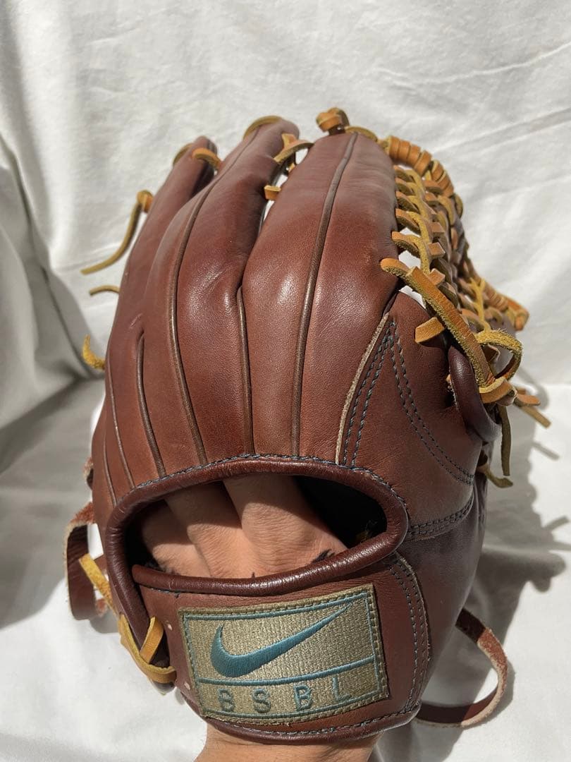 新シーズン！レアナイキ　希少　美品　デザイン　NIKE 外野用グラブ　M球　硬式