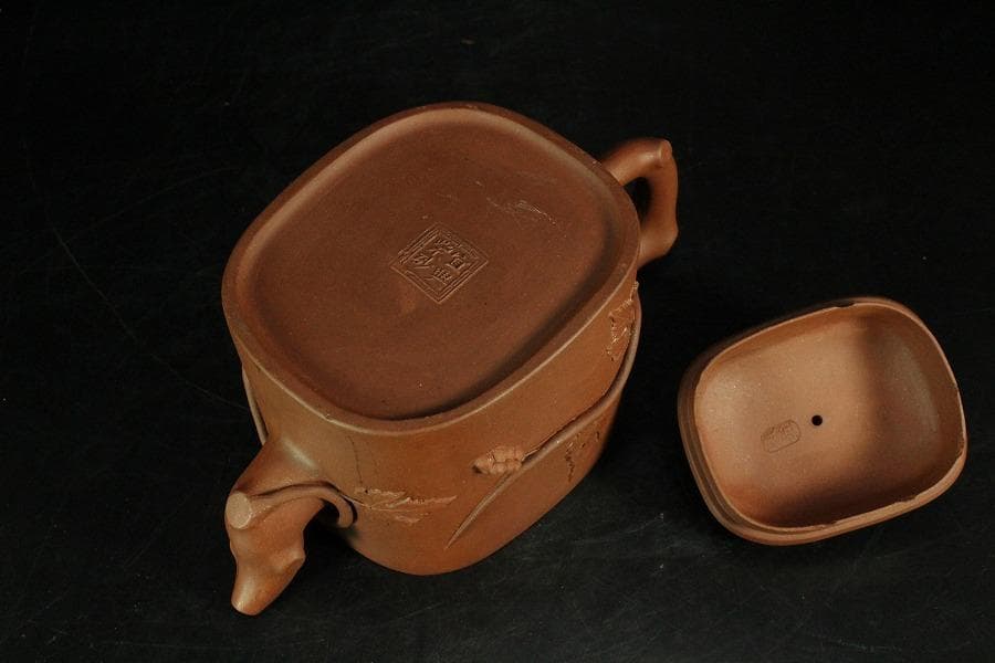 中国美術 朱泥 葡萄栗鼠 茶壷 急須 在印(K-YC694)