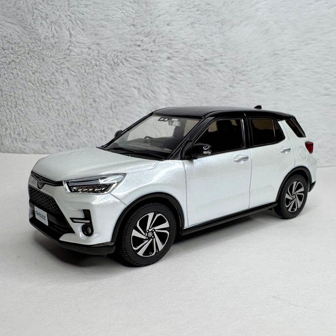 トヨタ ライズ カラーサンプル ミニカー 1/30 非売品