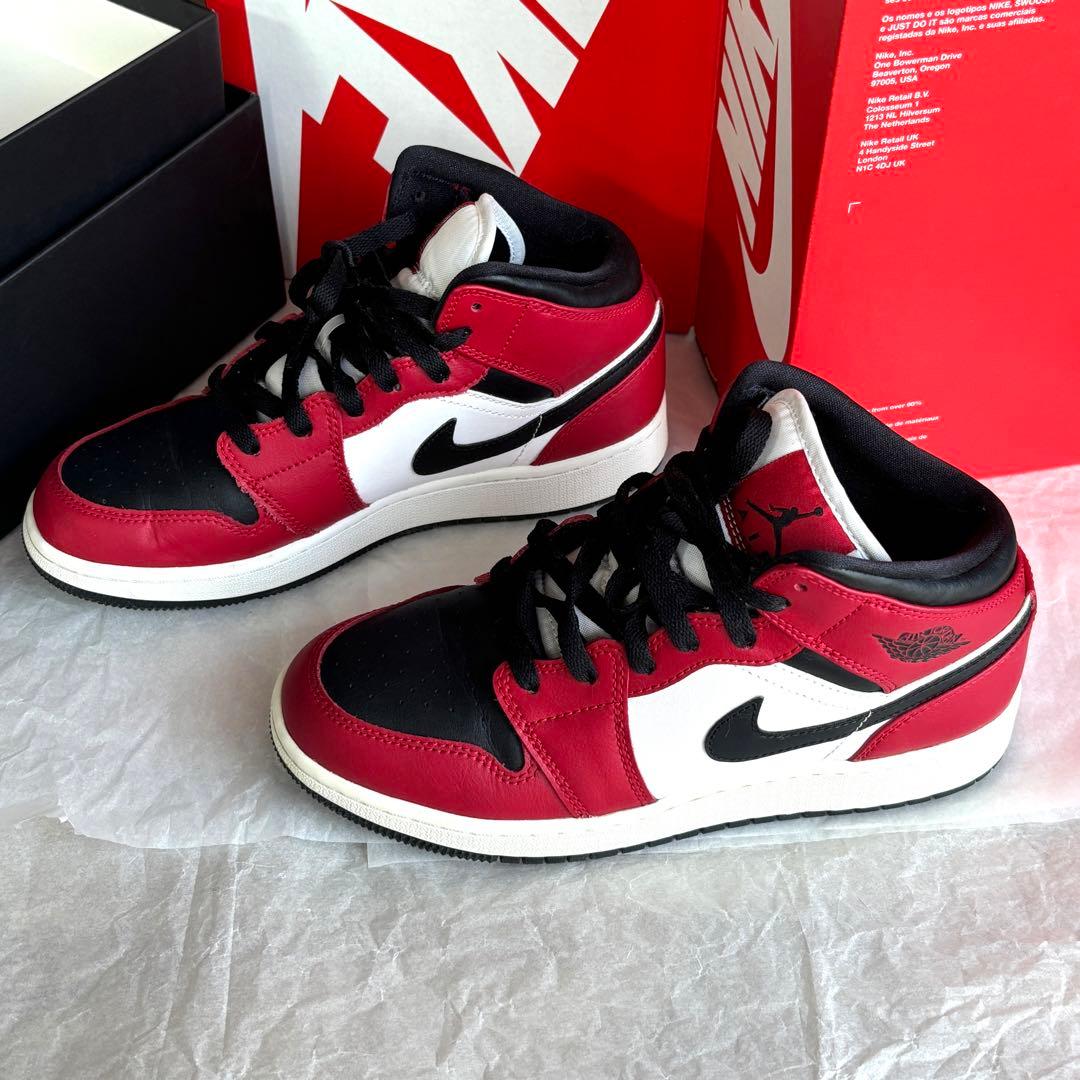 NIKE ナイキ エアジョーダン 1 シカゴブラックトゥ MID スニーカー