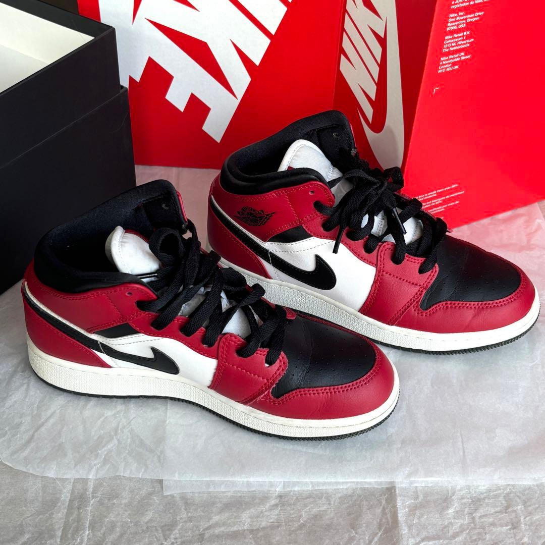 NIKE ナイキ エアジョーダン 1 シカゴブラックトゥ MID スニーカー