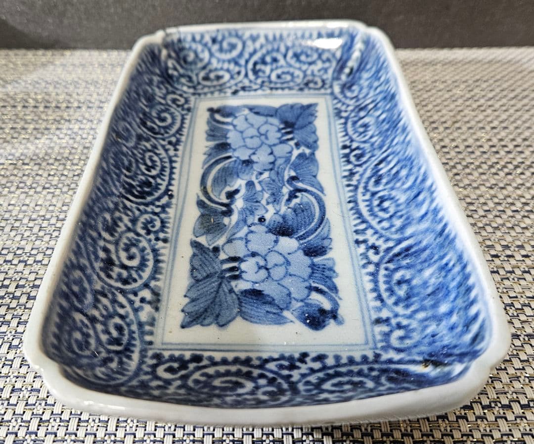【特価品❗】 江戸時代後期　古伊万里染付　たこ唐草文　牡丹図　長皿　21.7cm