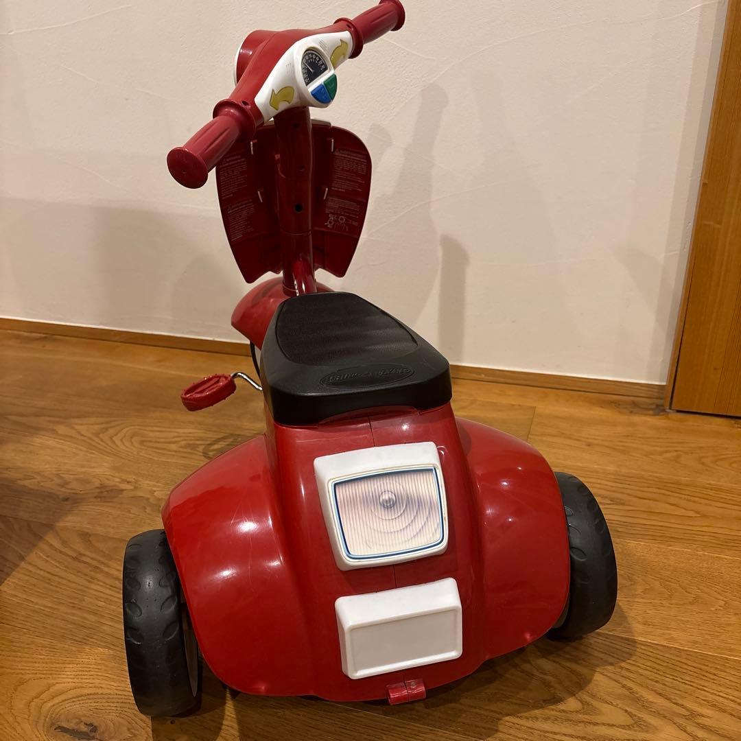 ラジオフライヤー　レトロスクーター　三輪車　RADIO FLYER 赤