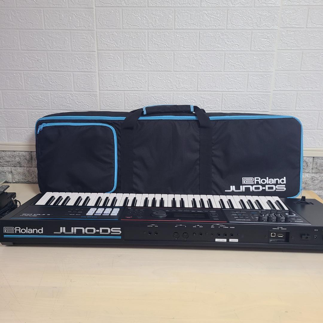 美品★Roland JUNO-DS 61 シンセサイザー ソフトケース・ペダル付