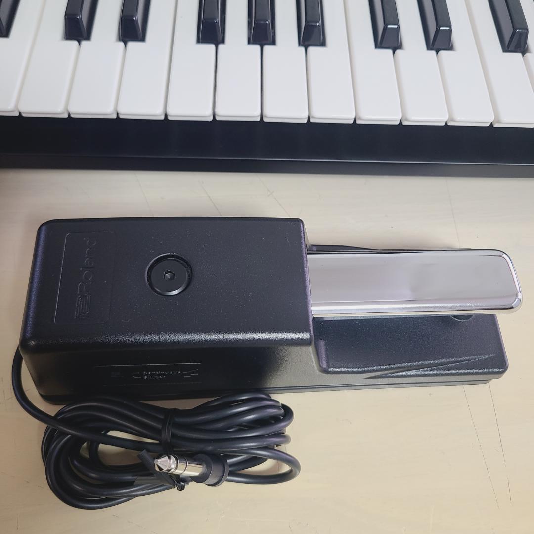 美品★Roland JUNO-DS 61 シンセサイザー ソフトケース・ペダル付